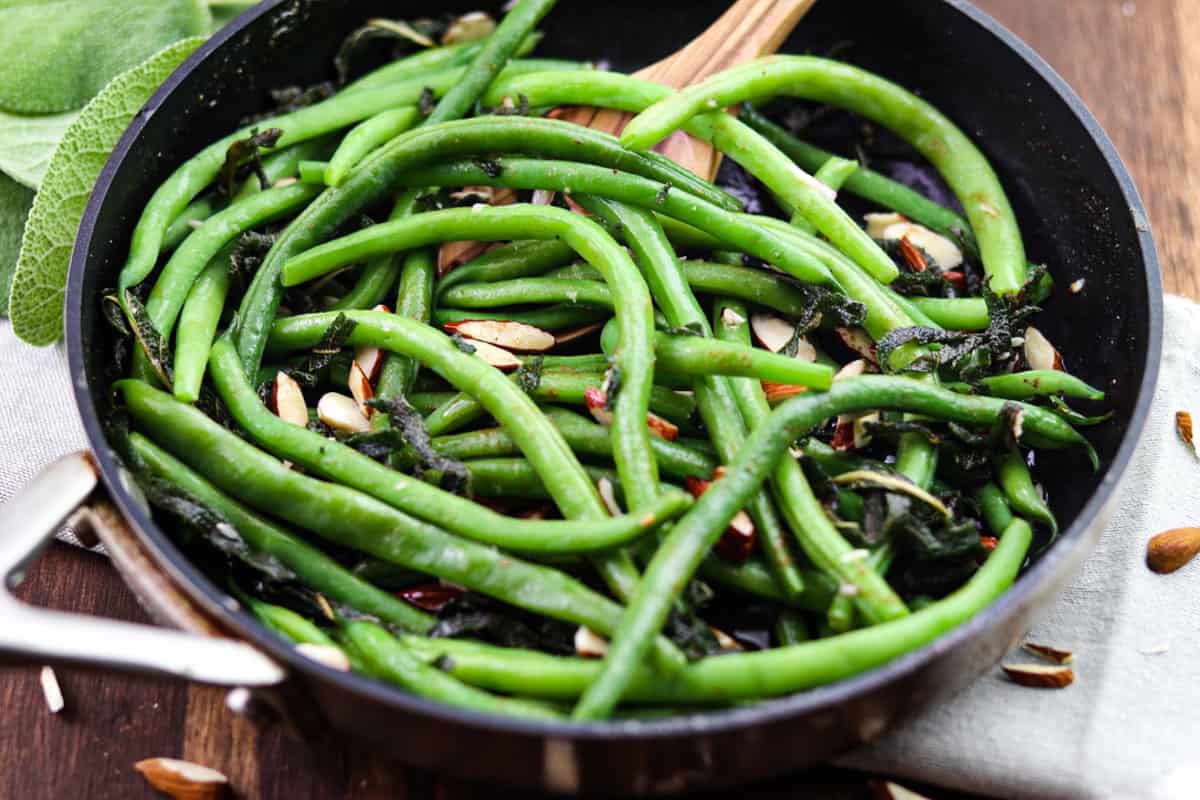 green beans with slivered almonds and herbs